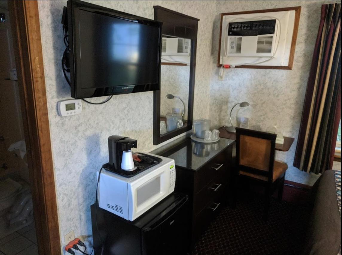 Wagon Wheel Inn レノックス エクステリア 写真